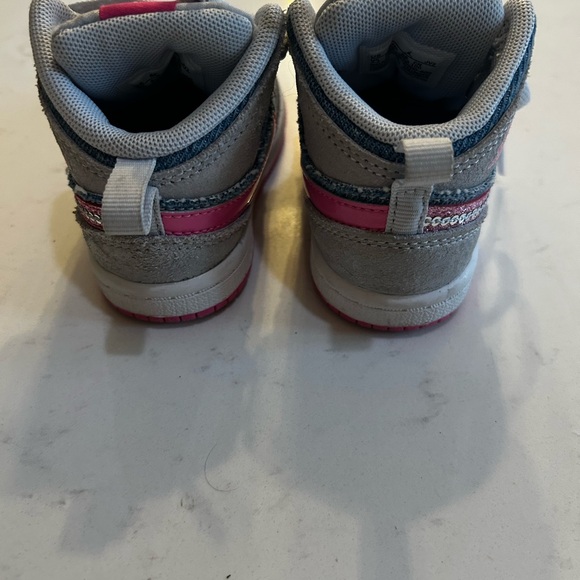 Jordan Kids' Sneakers - Blue and Pink - Picture 4 of 7